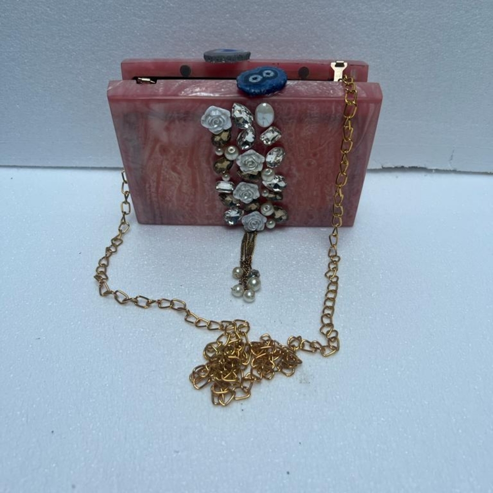Resin clutches